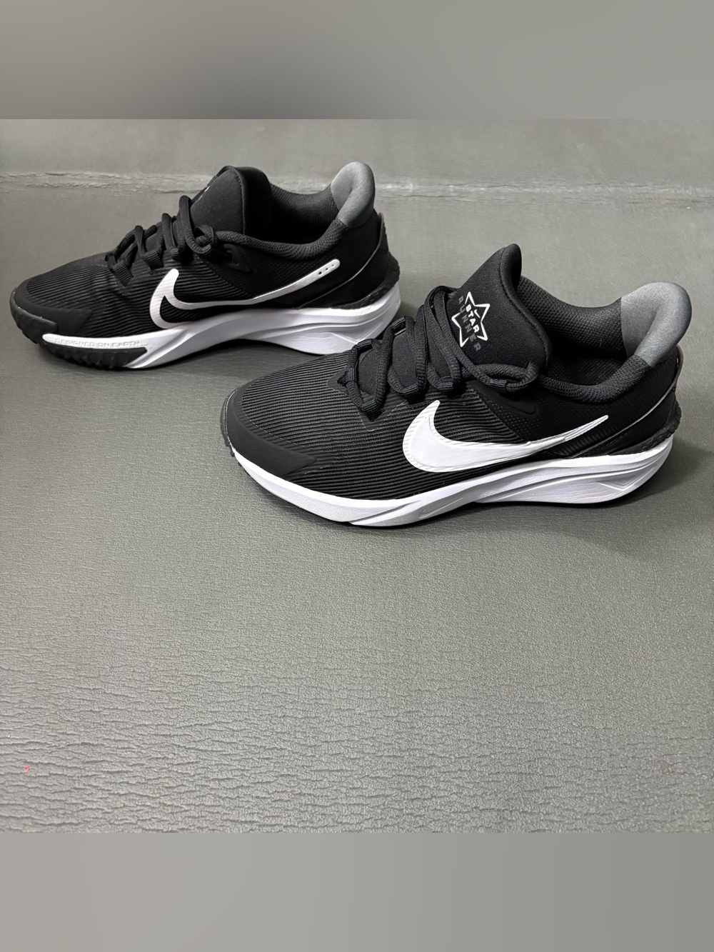 Nike Star Runner 3 – Black – Youth 5Y (Women’s 6.5 / Men’s 5)
